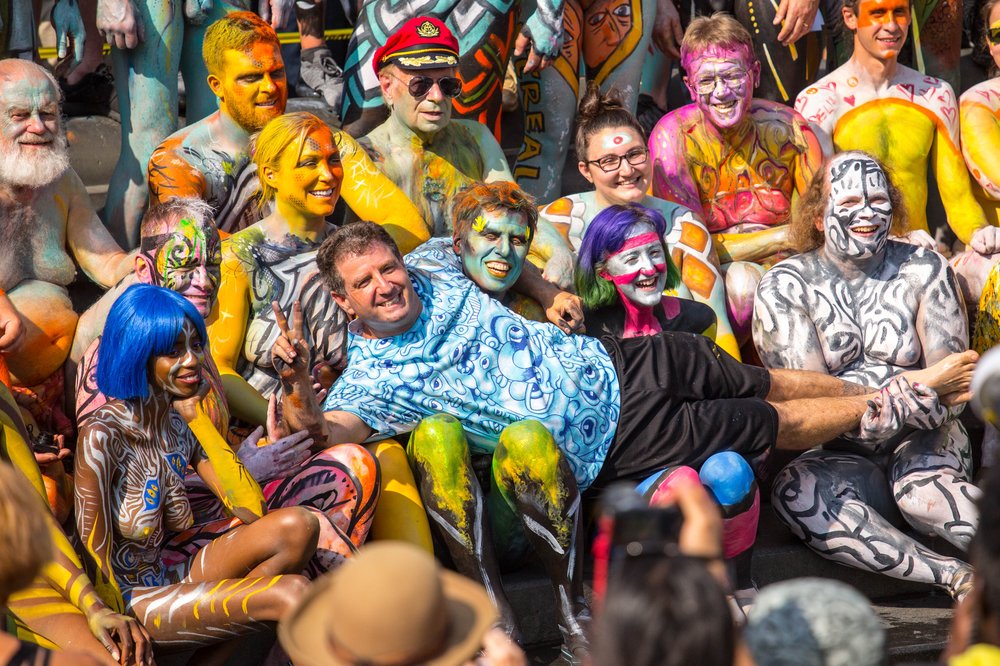 864b63eddbody-135-jpg.jpeg Andy Golub, who organized the event, is feted in the center.<br>
