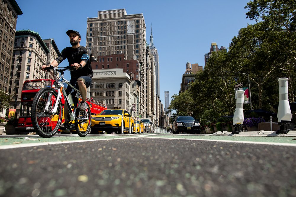 883089533080917newsafestreetsflatiron-10-jpg.jpeg The newly-protected bike lane splits as 5th Avenue and Broadway cross in Manhattan's Flatiron neighborhood.</br>