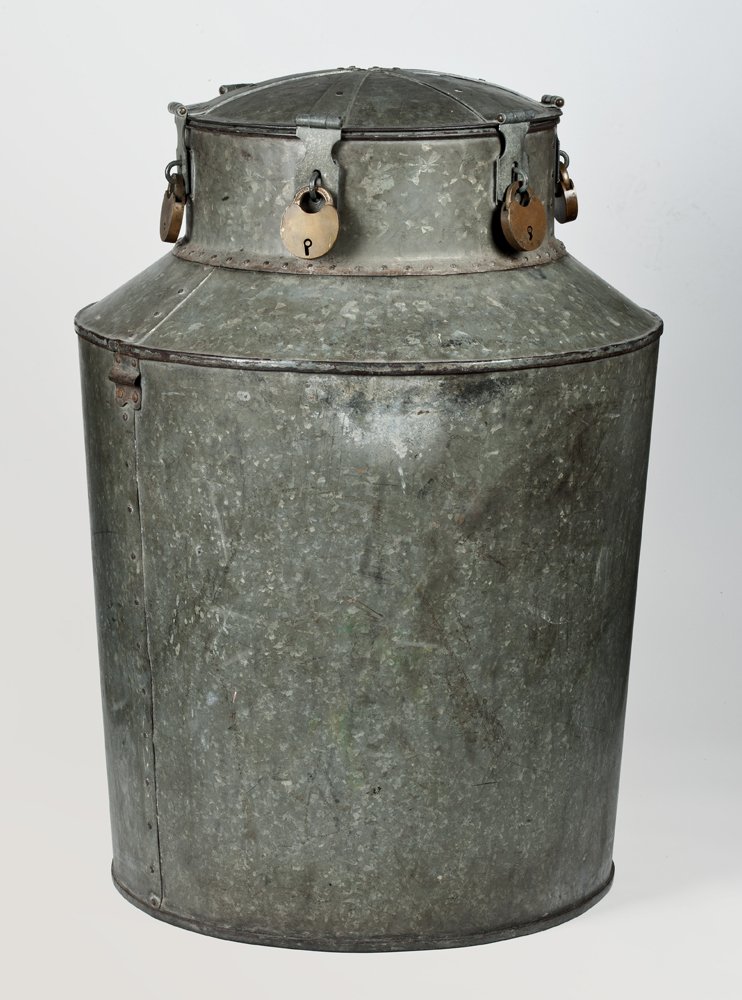 8bfdfbf324-houdini_milkcan-jpg.jpeg Harry Houdini’s Milk Can, ca. 1908. Copperfield Collection. (Photo: Glenn Castellano)
