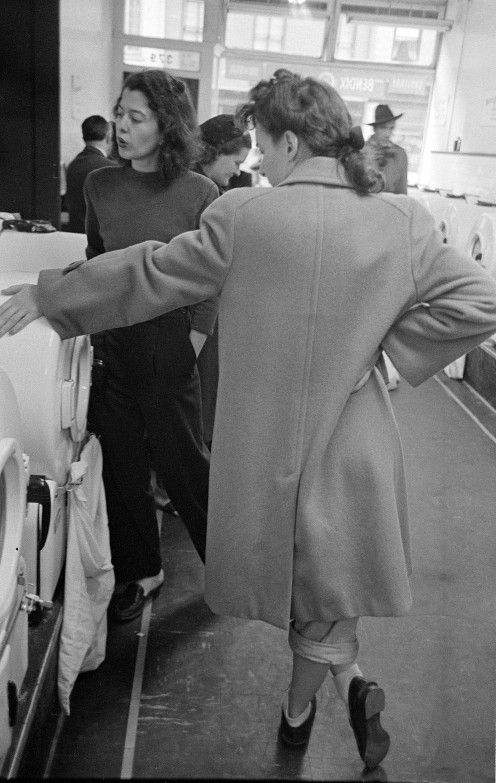 8d7a5f07cx2011_4_10875_09e-jpg.jpeg Stanley Kubrick, From "Wash Day: Look Visits a Greenwich Village Self-Service Laundry," 1948 (Courtesy of the Museum of the City of New York / SK Film Archive, LLC)