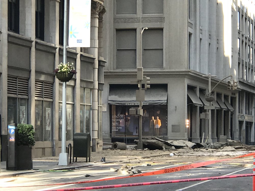 Looking at 21st Street and Fifth Avenue (Jen Chung / Gothamist)