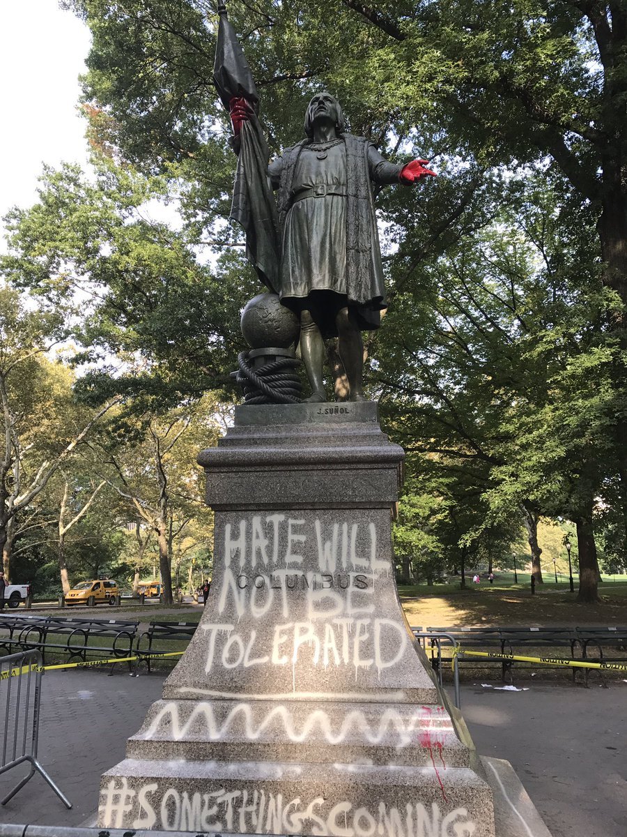 90d4ac8dedjhlfduumaehbja-jpg.jpeg The defaced statue at 8:47 a.m. on Septemer 12, 2017 (<a href="https://twitter.com/cd_clifford/status/907586489458024448">Christen Clifford</a>)