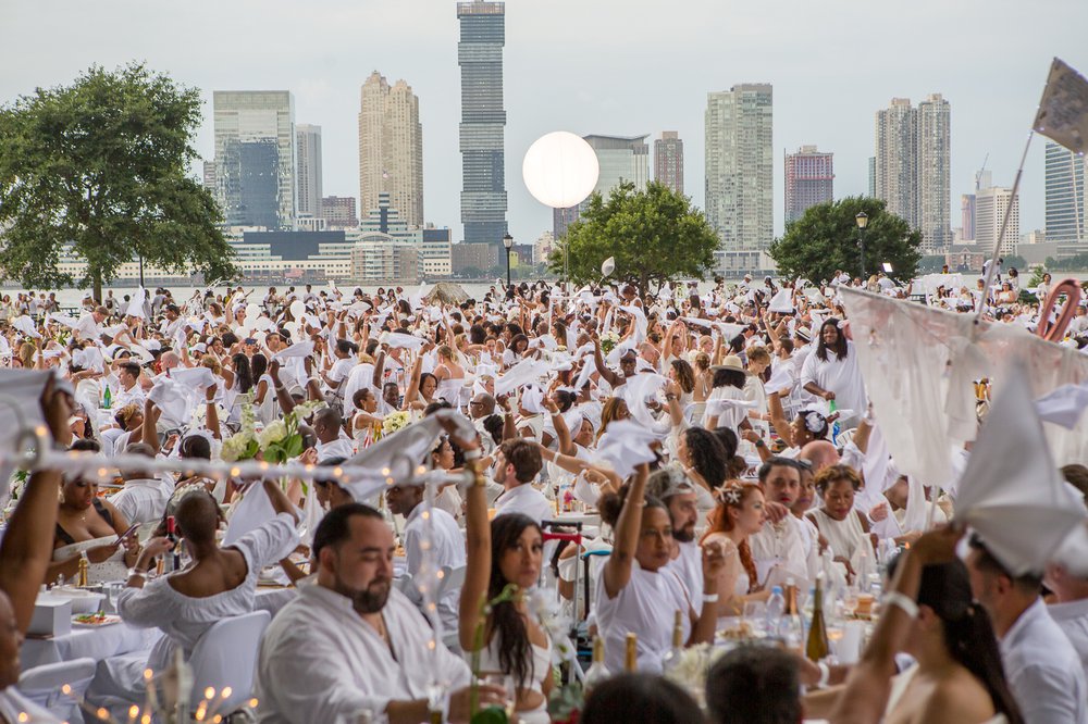 93b82ae4cdinnerenblanc-36-jpg.jpeg