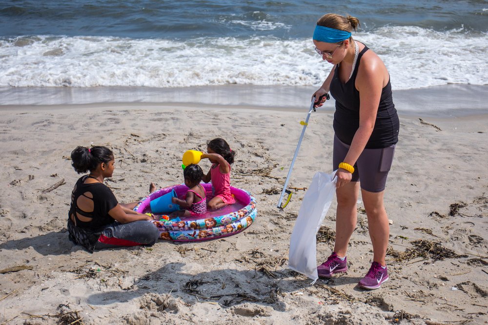 955911b03parlay-37-jpg.jpeg Collecting trash at Rockaway Beach<br>