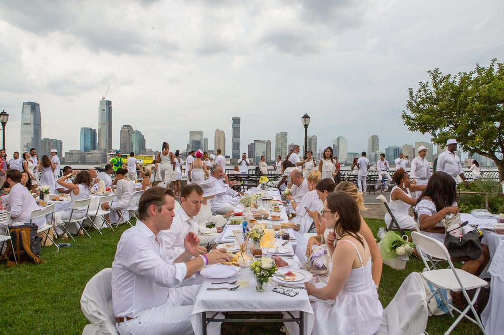 9756f8a3bdinnerenblanc-22-jpg.jpeg