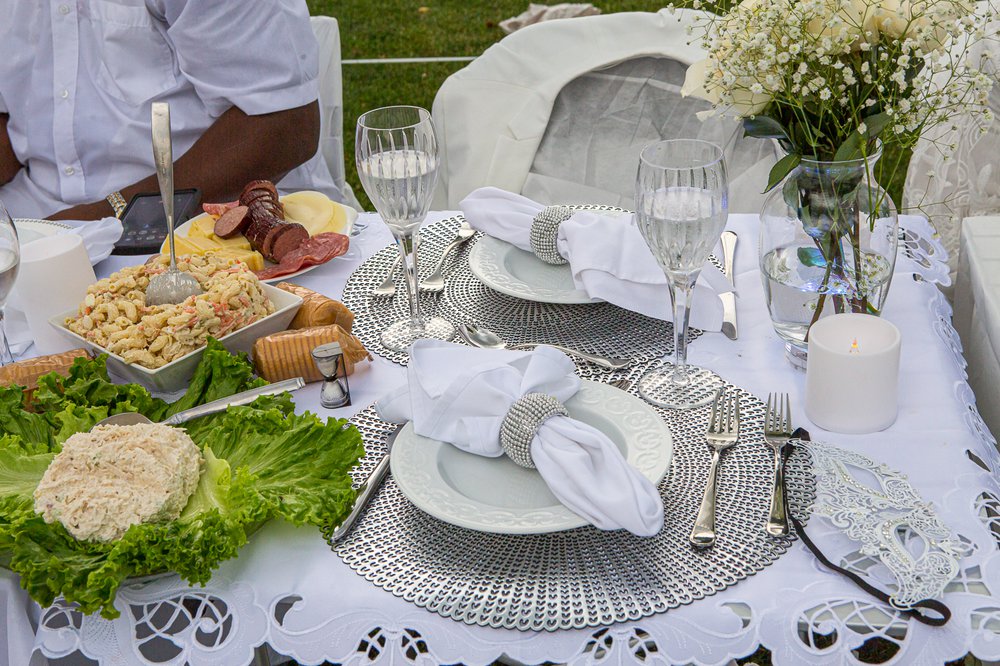 9aab1f4f2dinnerenblanc-24-jpg.jpeg