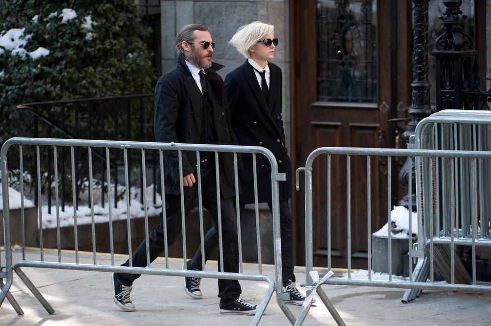 9ed498f15.jpeg Joaquin Phoenix and Allie Teliz (Getty Images)