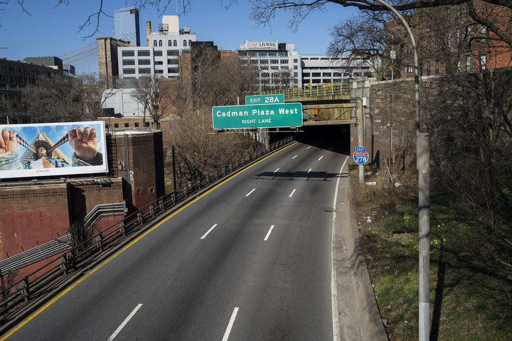 A photo of the BQE in Brooklyn Heights.