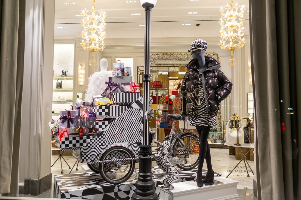 Bergdorf-Goodman-12.jpg A photo of Bergdorf Goodman 2021 holiday window display