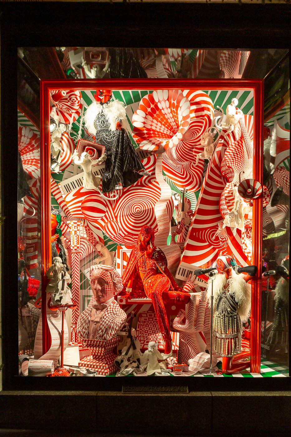 Bergdorf-Goodman-8.jpg A photo of Bergdorf Goodman 2021 holiday window display