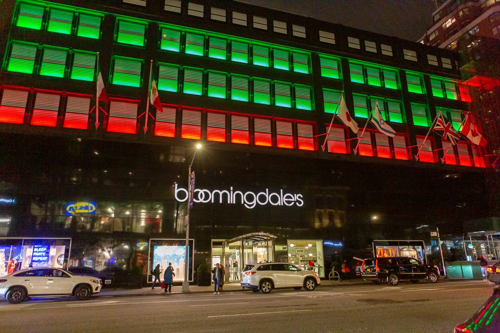 Bloomingdales-11.jpg A photo of Bloomingdale's 2021 holiday window display