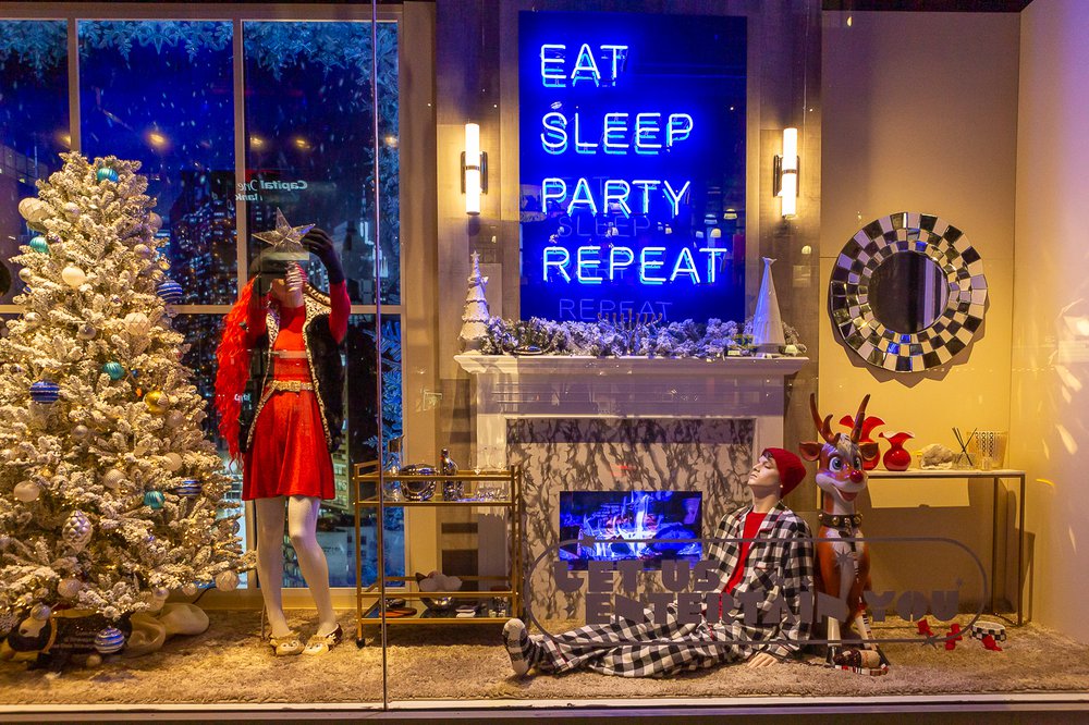 Bloomingdales-4.jpg A photo of Bloomingdale's 2021 holiday window display