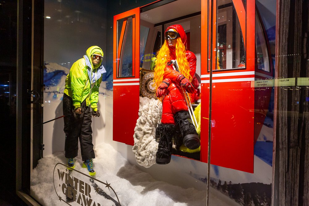 Bloomingdales-6.jpg A photo of Bloomingdale's 2021 holiday window display