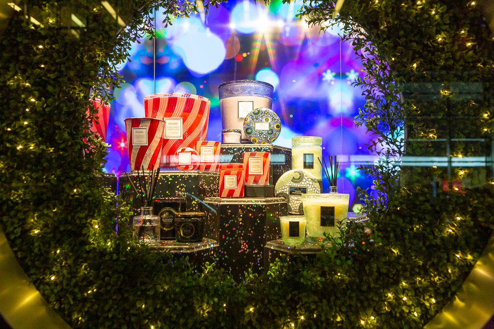 Bloomingdales-9.jpg A photo of Bloomingdale's 2021 holiday window display