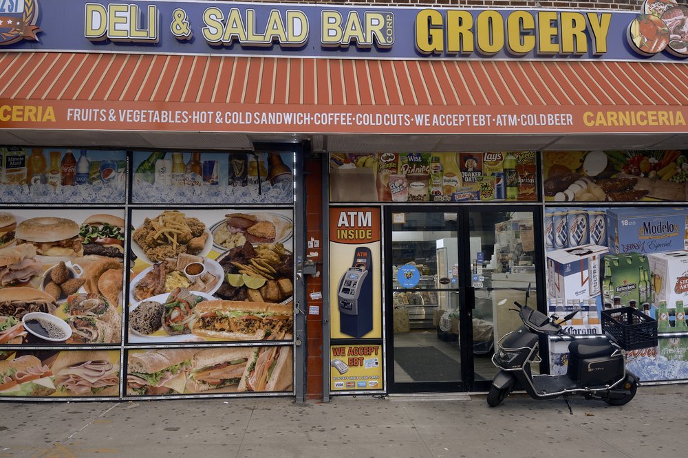 A bodega called "Deli & Salad Bar Grocery"