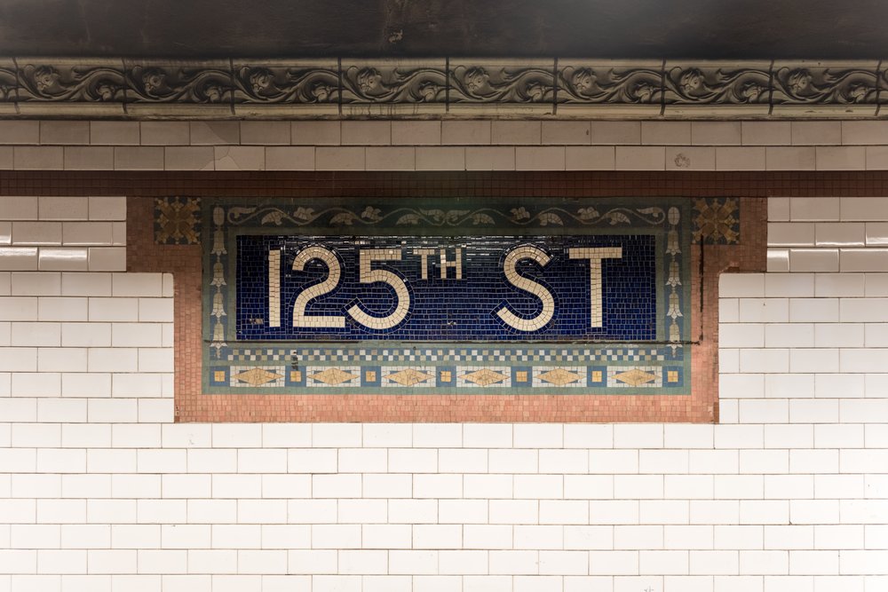 A sign for the 125th Street subway station.