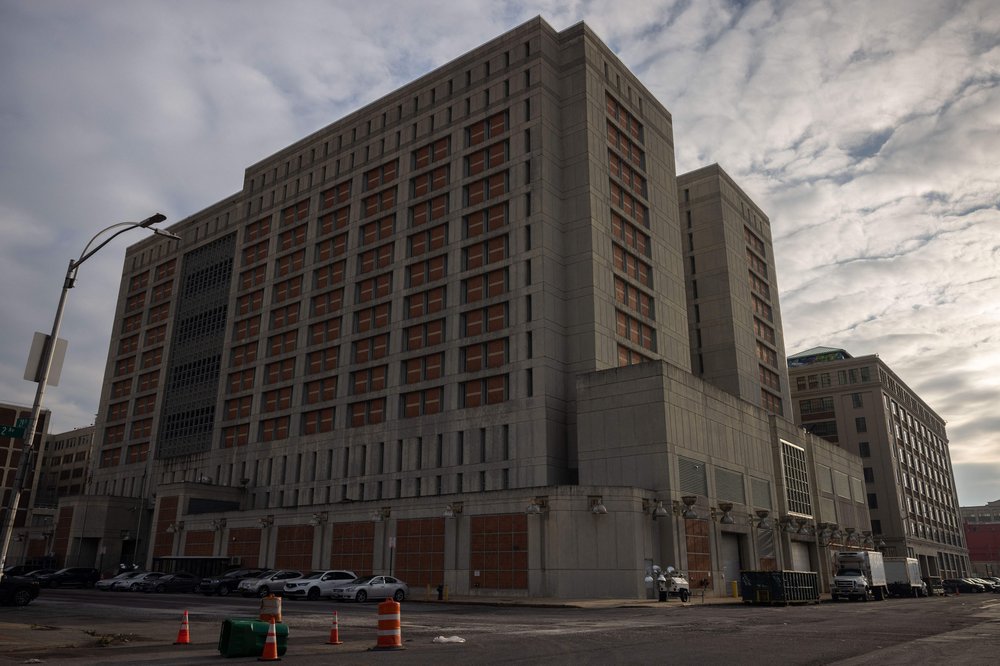 A general view shows the Metropolitan Detention Center in Brooklyn, New York on November 28, 2021.