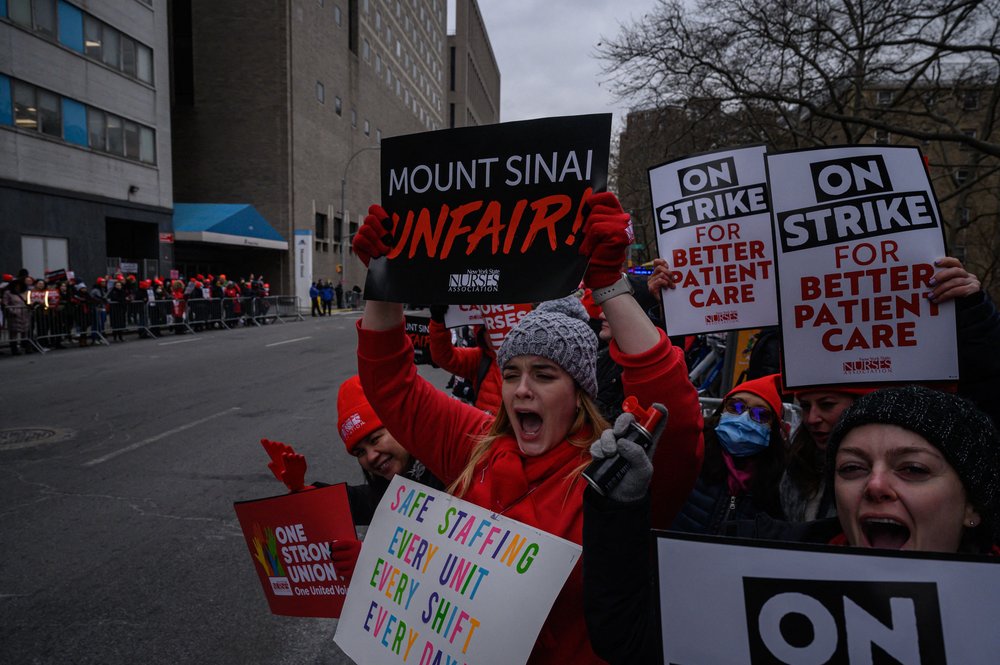 Nurses on the picket line at Mount Sinai Hospital.