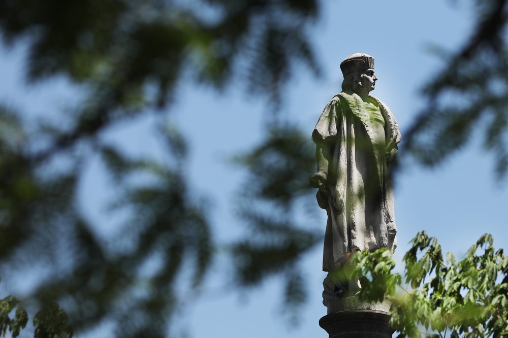 Photo of statue of Christopher Columbus at Columbus Circle