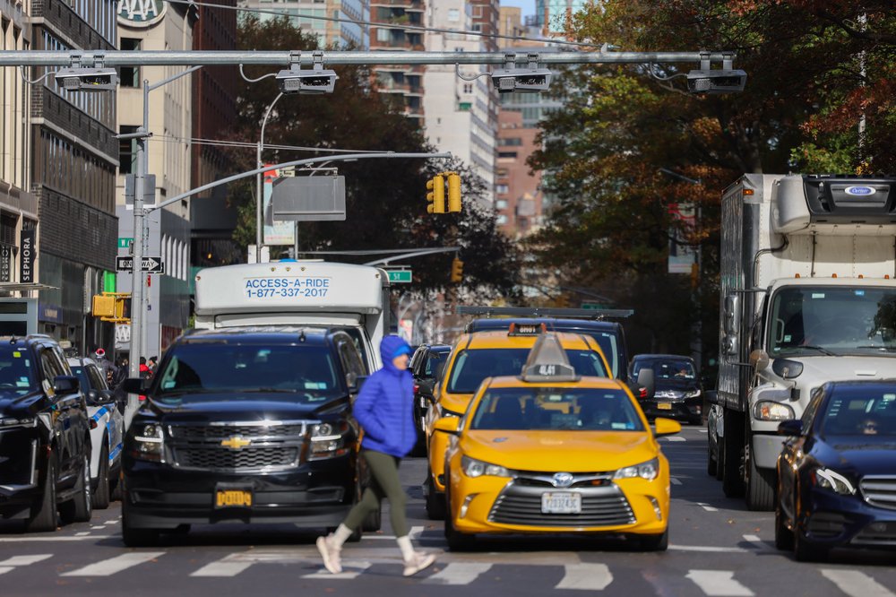 A row of cars stuck in Manhattan traffic.