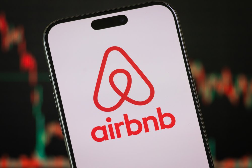 Image of Airbnb logo
