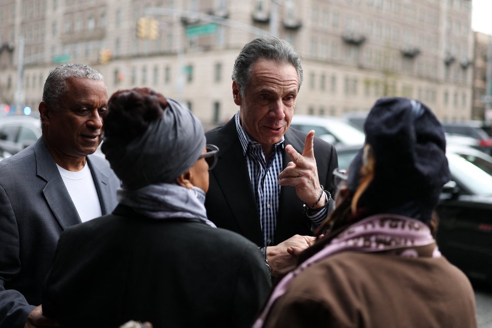 Cuomo talks to voters.