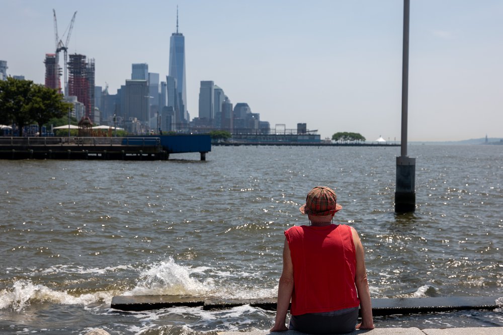 People enjoy warm weather in Manhattan on June 4, 2025.