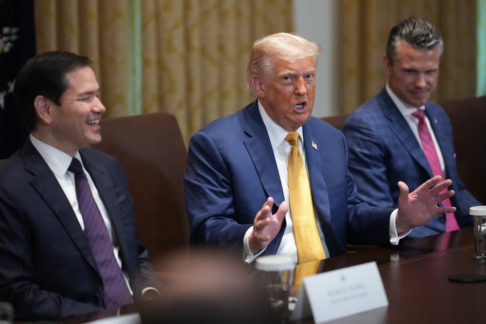 Trump meets with his cabinet.