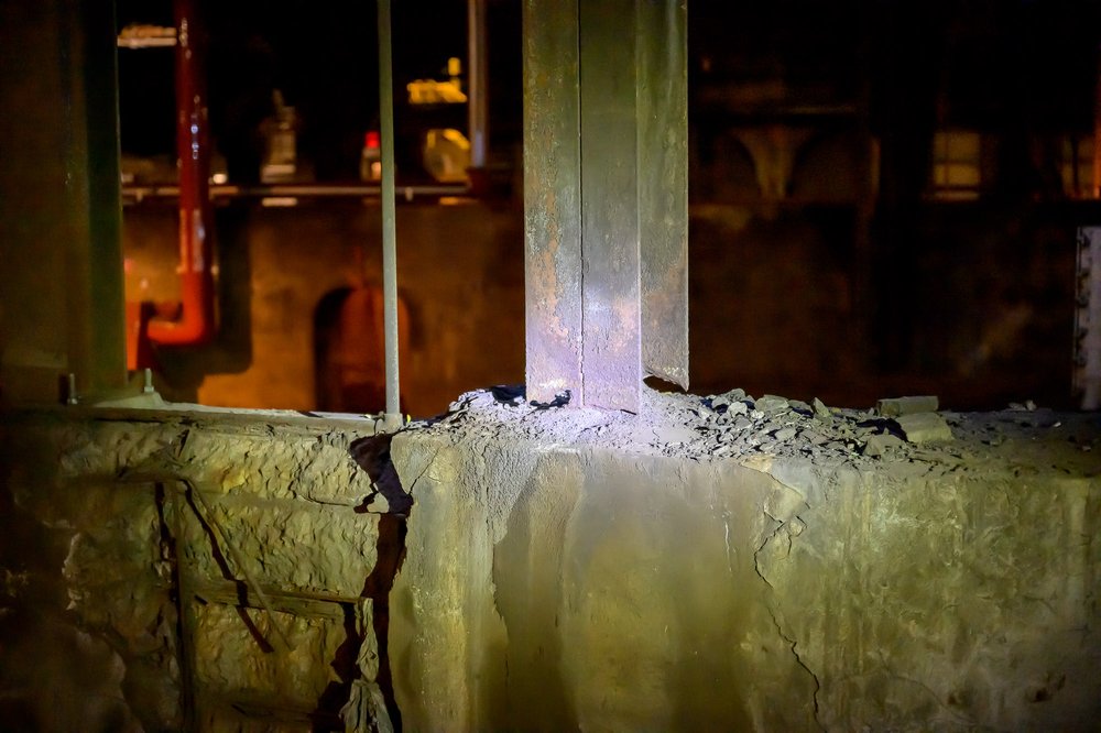 A deteriorated column.