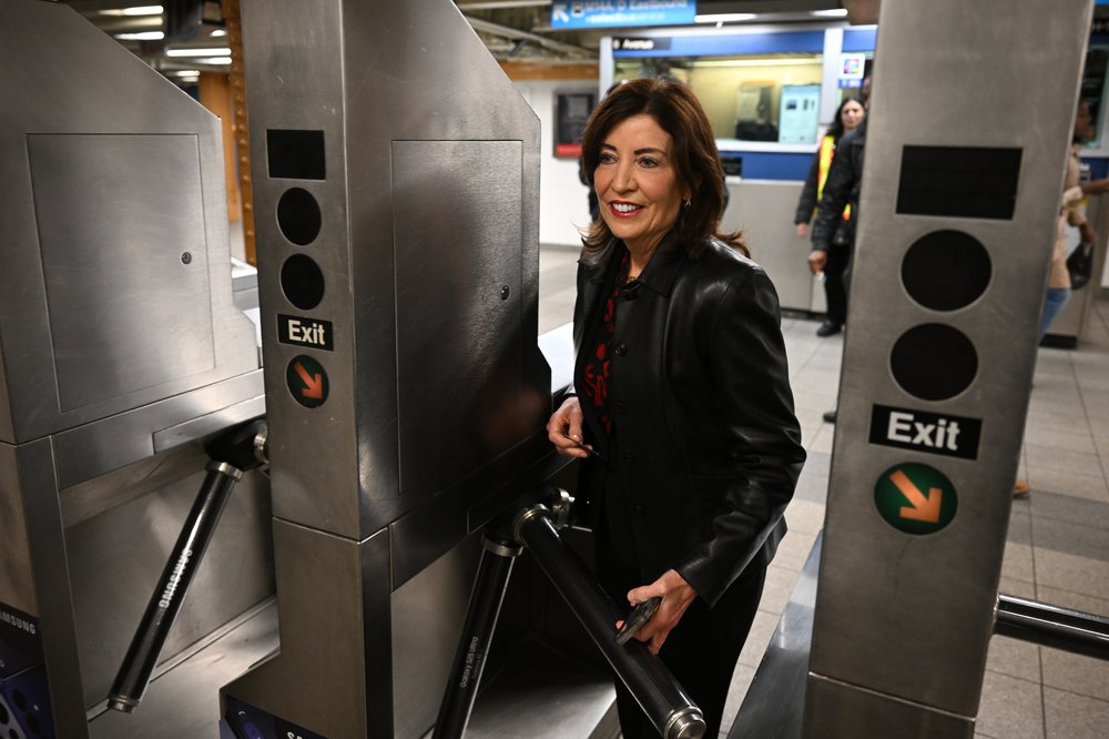 A photo of Kathy Hochul taking the trains.