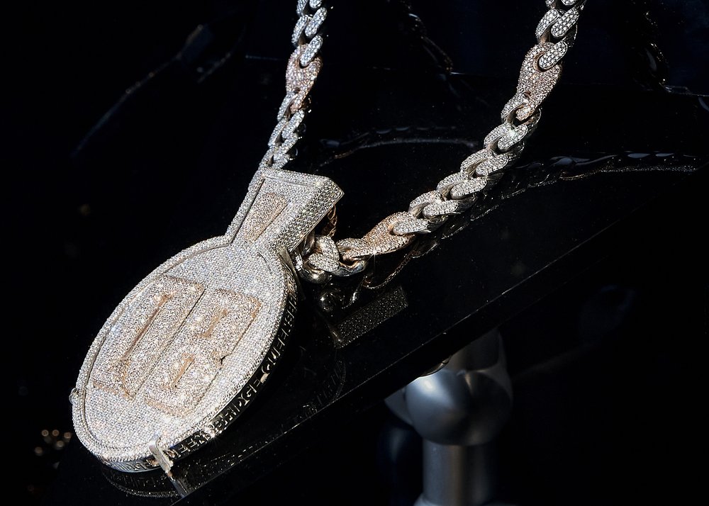 A necklace with diamonds on it.