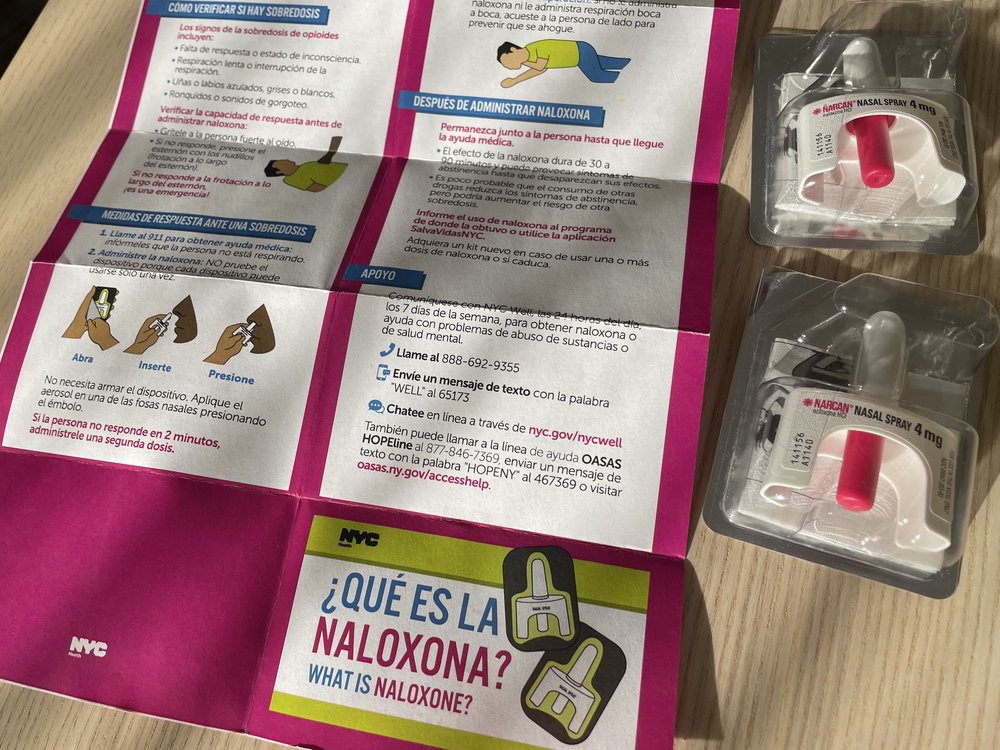 An NYC health department pamphlet provides instructions in Spanish on how to administer Narcan, a critical need as overdoses jumped among Latino New Yorkers over the last decade.