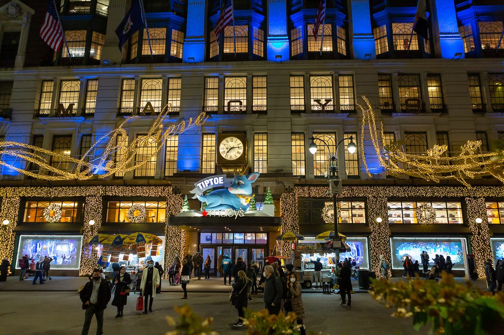 Macys-1.jpg A photo of Macy's 2021 holiday window display