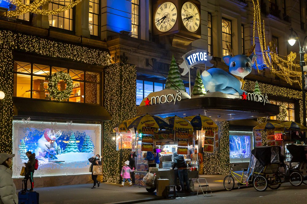 Macys-16.jpg A photo of Macy's 2021 holiday window display