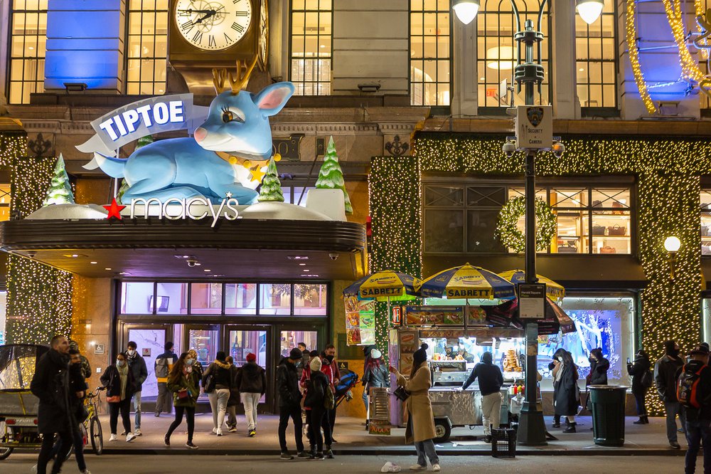 Macys-18.jpg A photo of Macy's 2021 holiday window display
