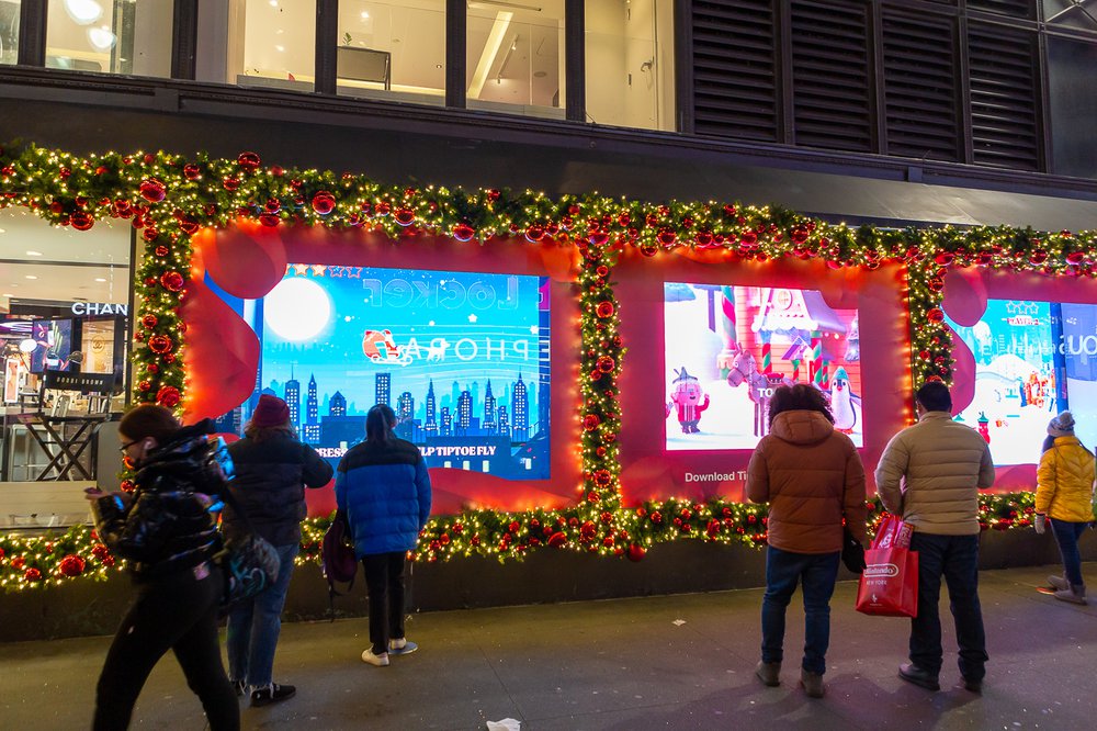 Macys-6.jpg A photo of Macy's 2021 holiday window display