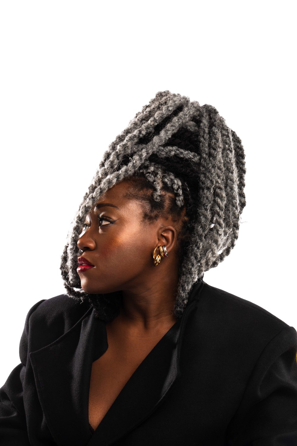 Mélissa Laveaux in profile.