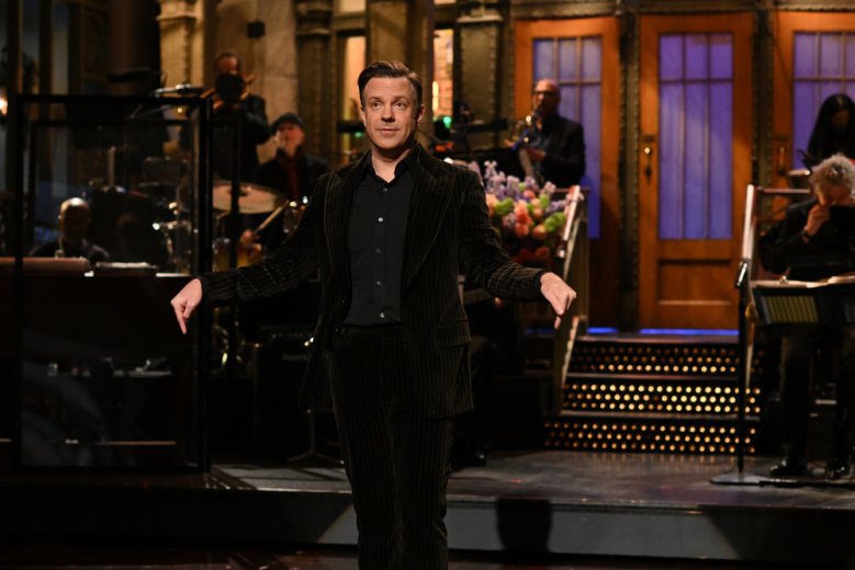 A photo of Jason Sudeikis hosting SNL