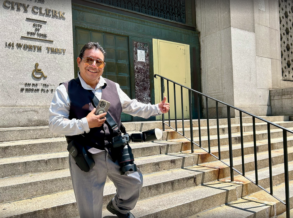 "I always tell them to be happy," wedding photographer Braulio Cuenca said in Spanish.