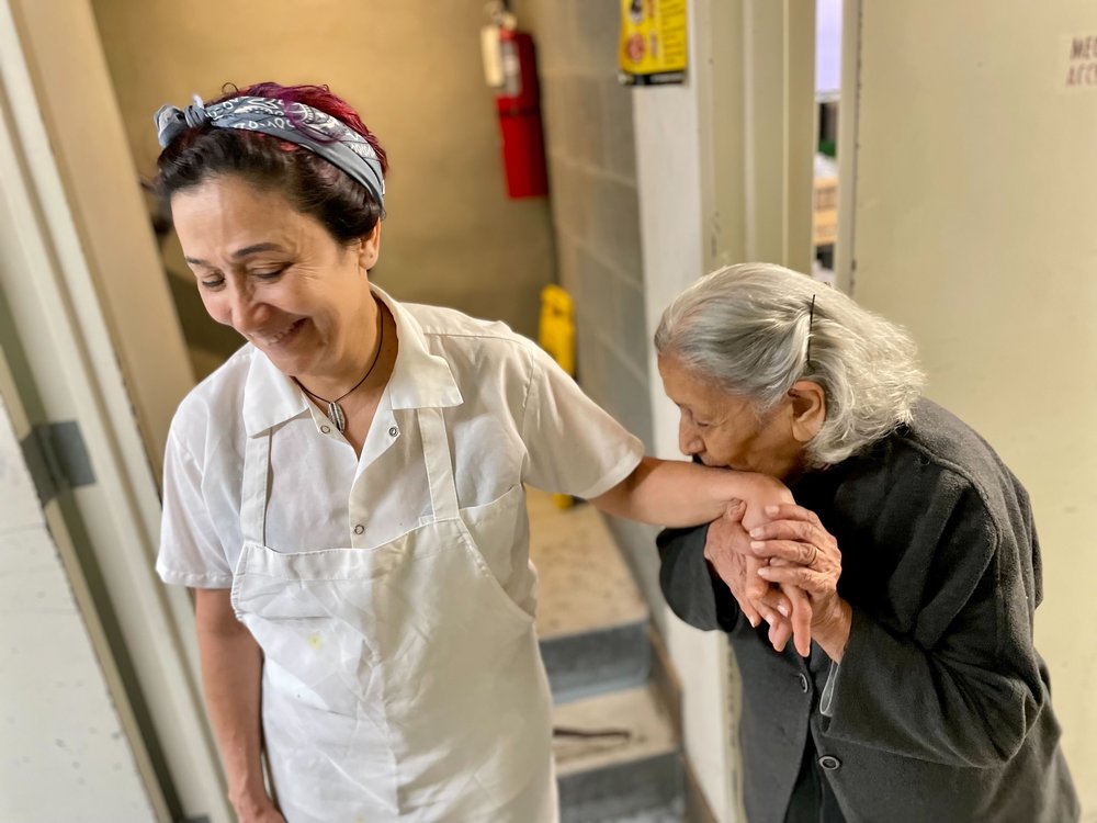 A photo of Nasim Alikhani and her mother.