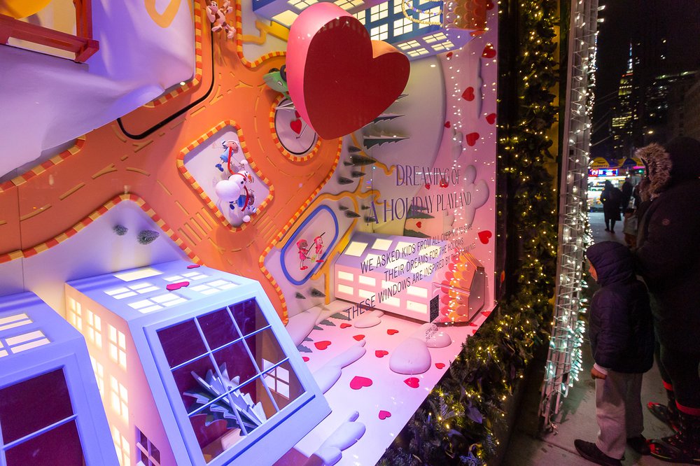 Saks-15.jpg A photo of Saks Fifth Avenue's 2021 holiday window display