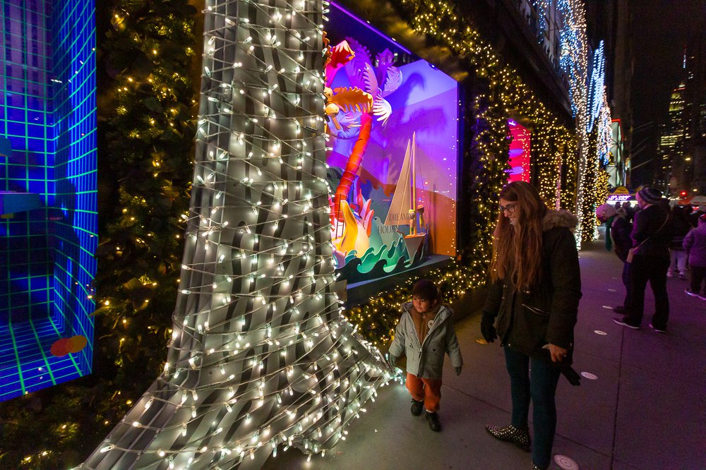 Saks-18.jpg A photo of Saks Fifth Avenue's 2021 holiday window display