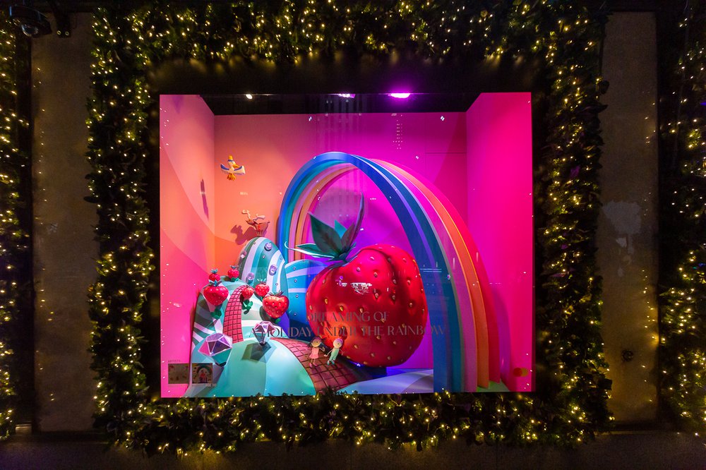 Saks-20.jpg A photo of Saks Fifth Avenue's 2021 holiday window display