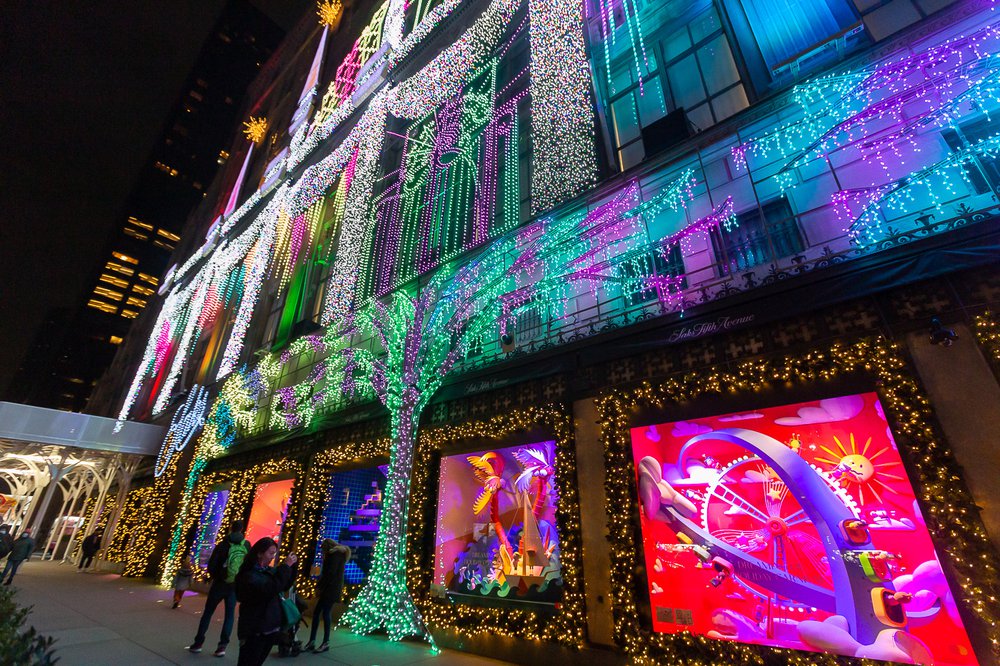Saks-23.jpg A photo of Saks Fifth Avenue's 2021 holiday window display