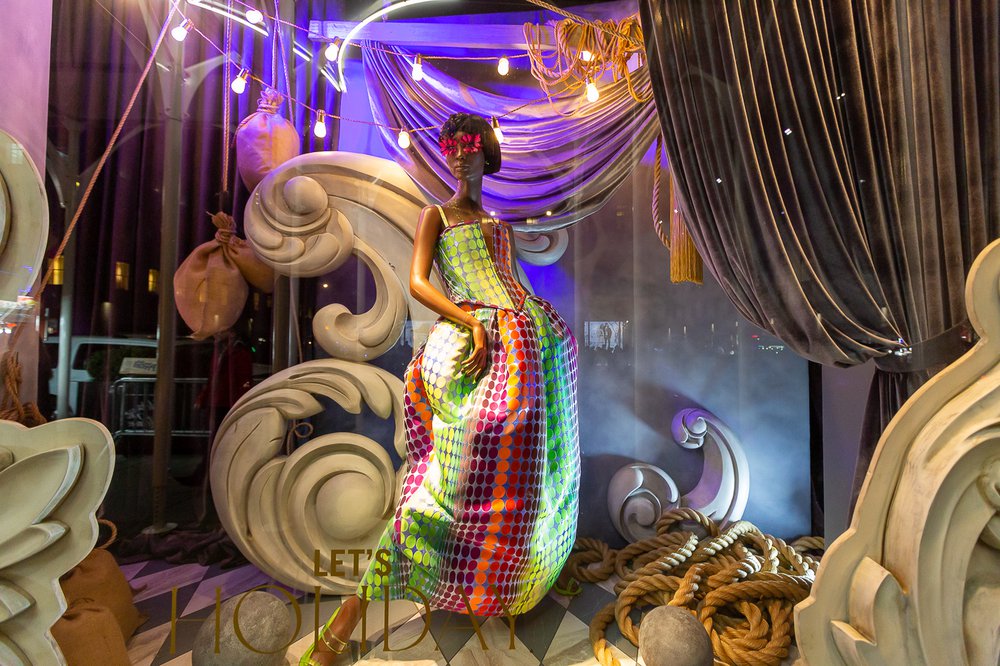 Saks-27.jpg A photo of Saks Fifth Avenue's 2021 holiday window display