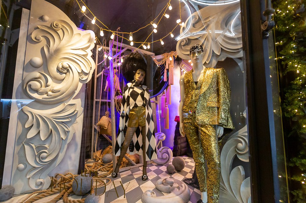 Saks-30.jpg A photo of Saks Fifth Avenue's 2021 holiday window display