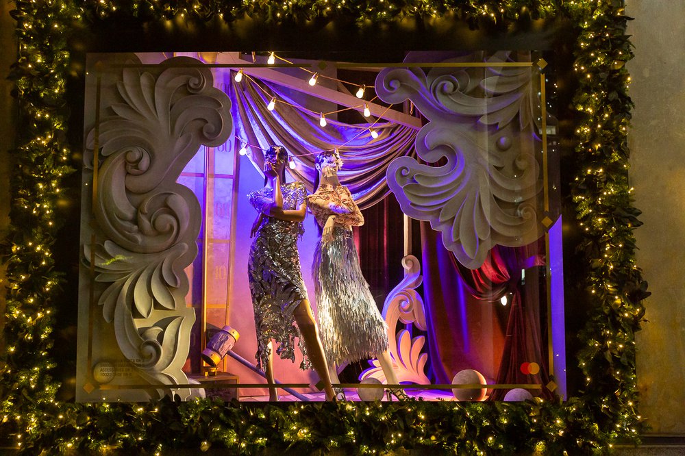 Saks-34.jpg A photo of Saks Fifth Avenue's 2021 holiday window display