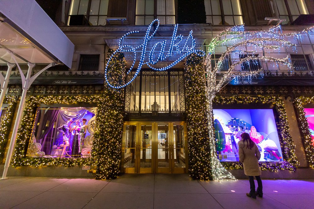 Saks-37.jpg A photo of Saks Fifth Avenue's 2021 holiday window display