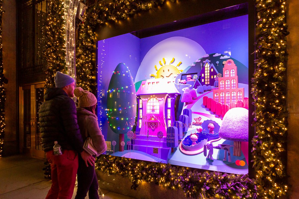 Saks-38.jpg A photo of Saks Fifth Avenue's 2021 holiday window display