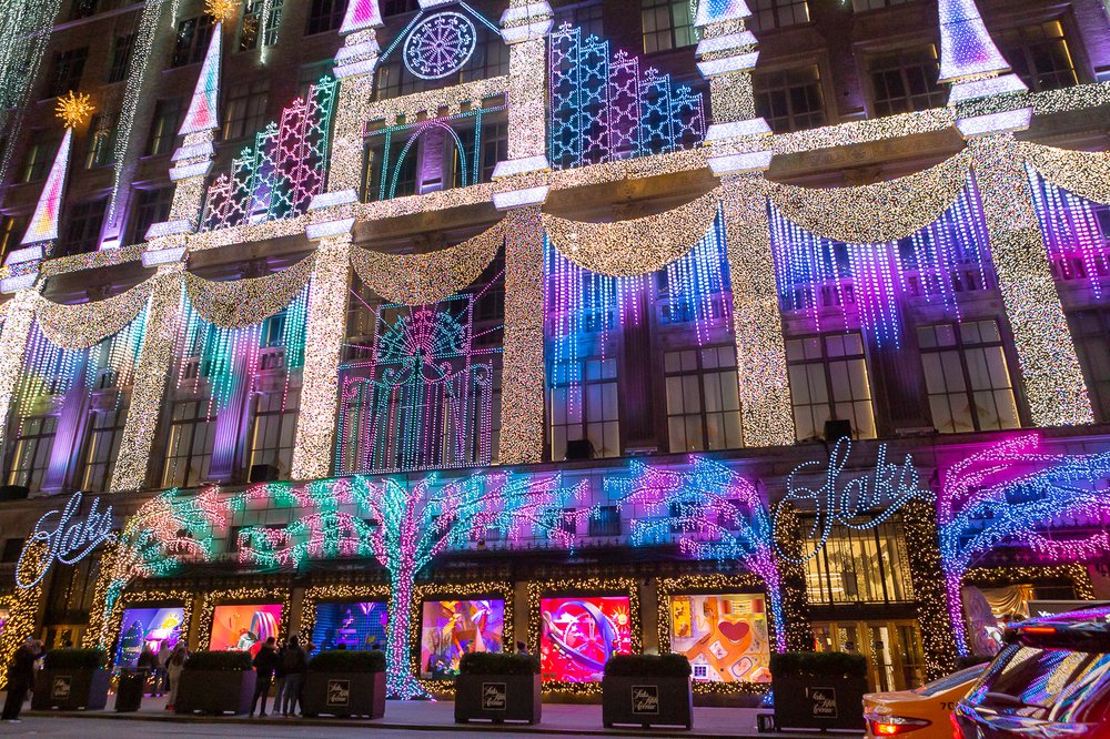 Saks-44.jpg A photo of Saks Fifth Avenue's 2021 holiday window display